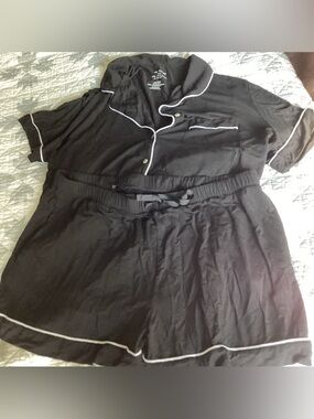 Like New Members Mark Black Pajama Top with White Piping size large